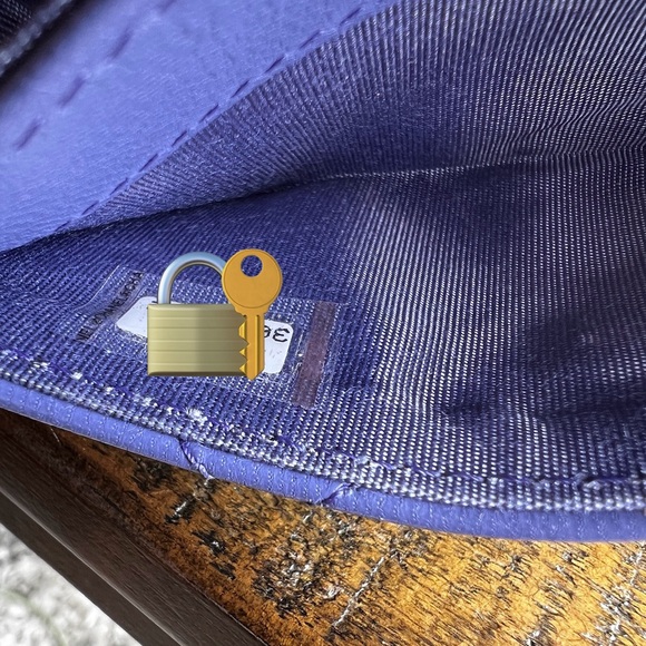 SOLD ❌ Chanel 19 Flap Card Holder & Dust Bag - Picture 9 of 12